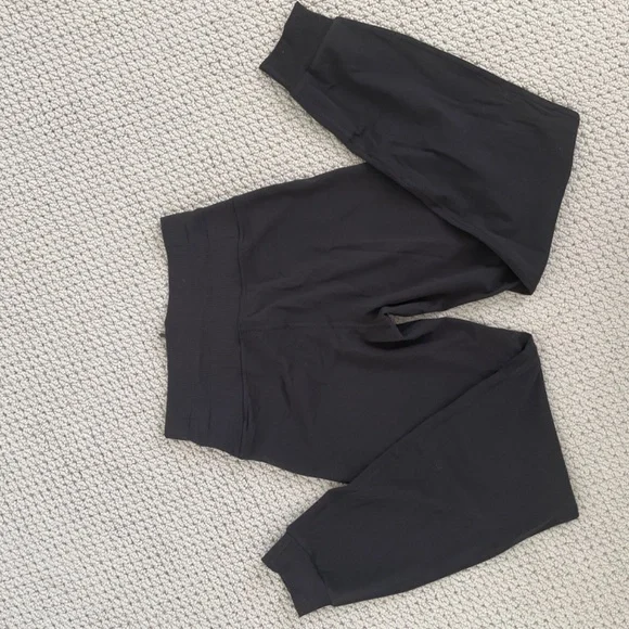 NWOT Vuori Jogger Leggings with Drawstring - Picture 2 of 3